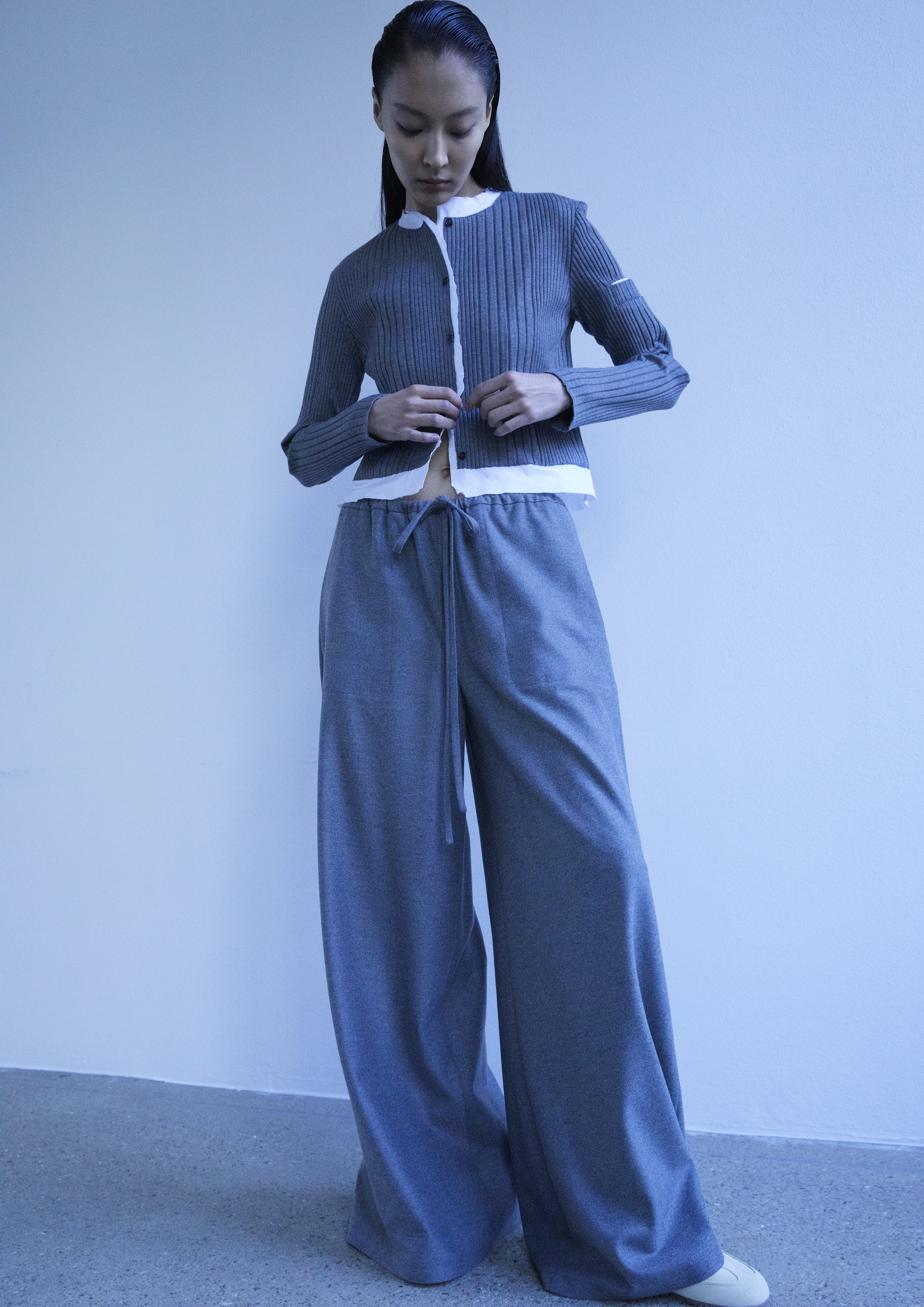 Uli Schneider - Rippstrick-Cardigan Graphit/White mit Blusendetail