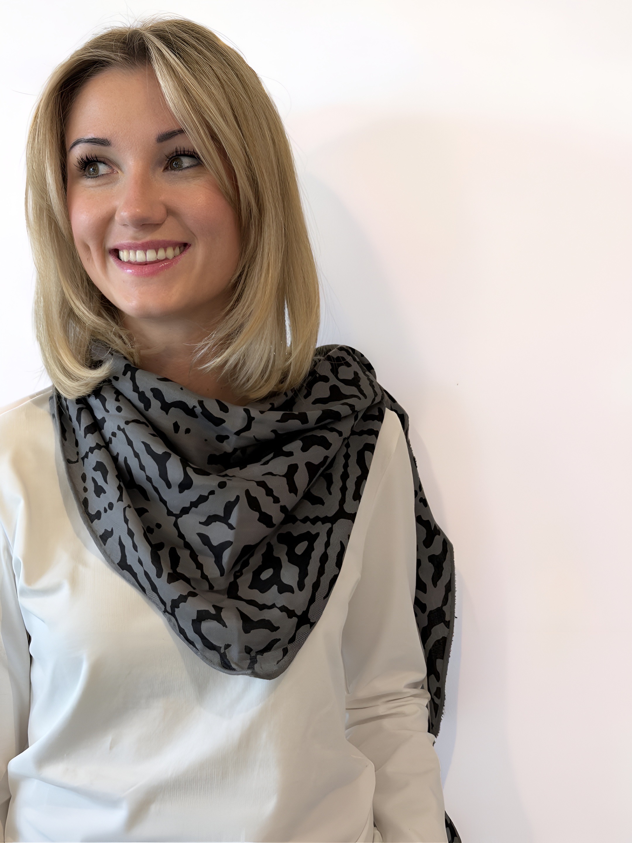 Friendly Hunting - Kite Scarf Silk/Kashmere darby/black