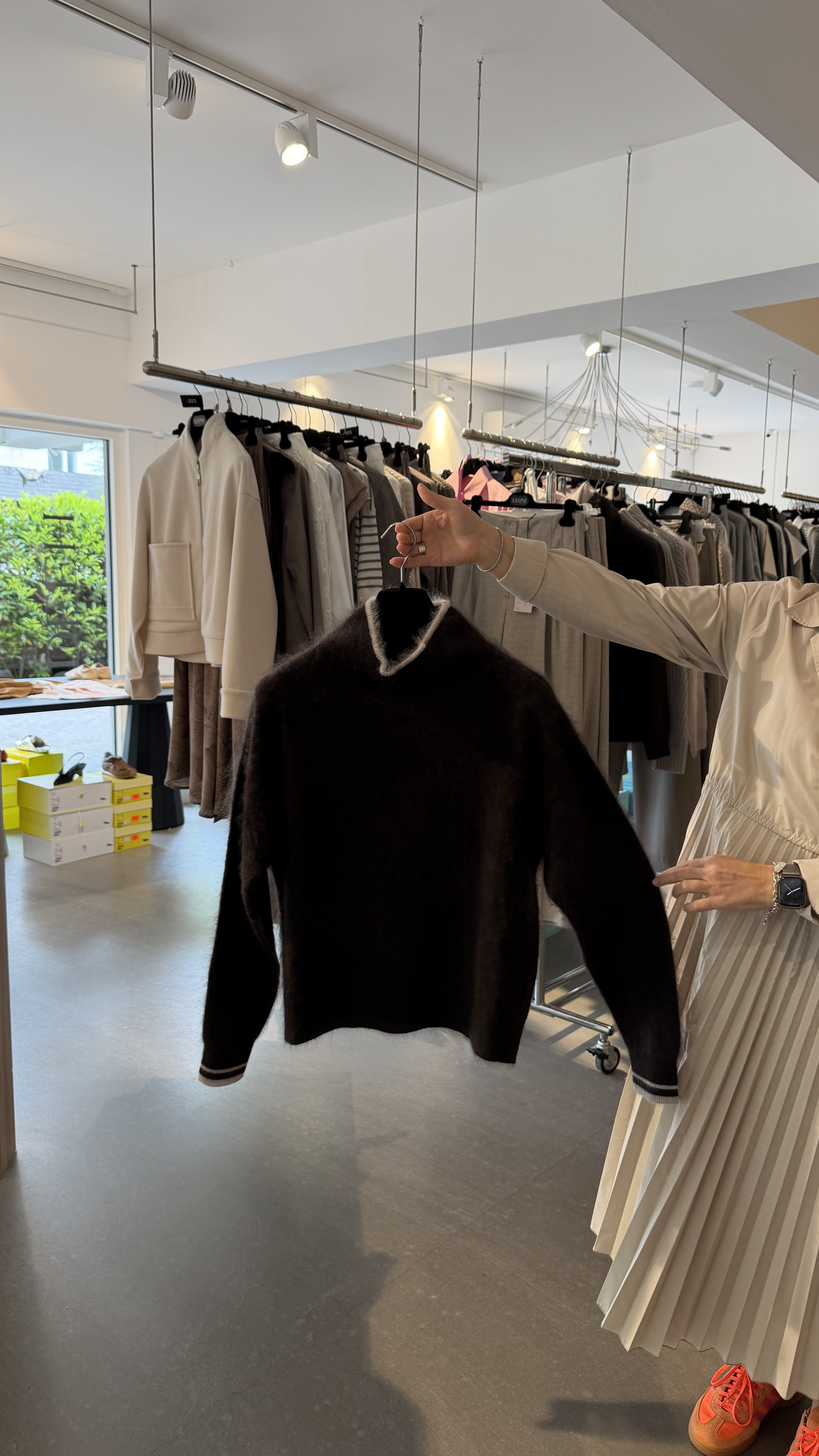 Iris von Arnim - Cashmere Pullover „Embla“ Schokolade Kit | Gebürsteter Strick mit Stehkragen