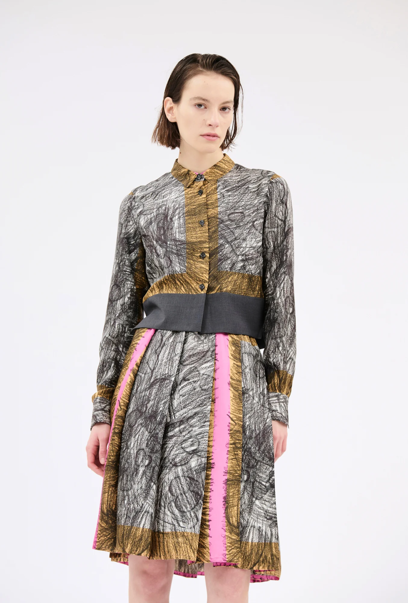 Odeeh - Cropped Seidenbluse Black White mit Printdesign & Strassdetails