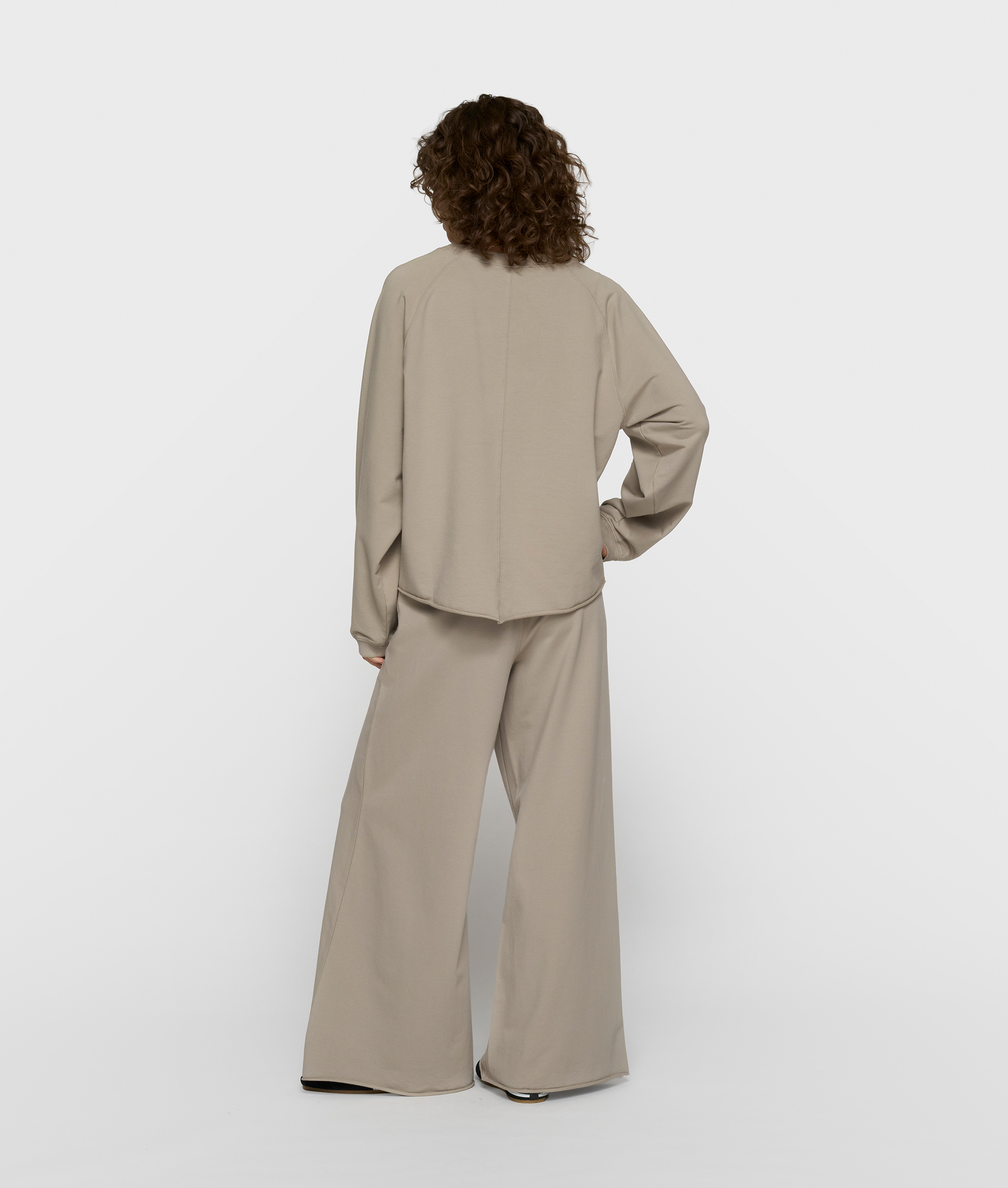 10DAYS - Silent Chique Raglan Sweater Fog Relaxed Sweatshirt aus Bio-Baumwolle Moderner Casual Look