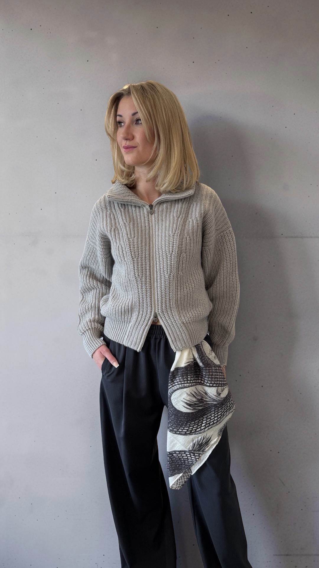 Friendly Hunting - Cashmere Midicube Garden Eden white/steelgrey