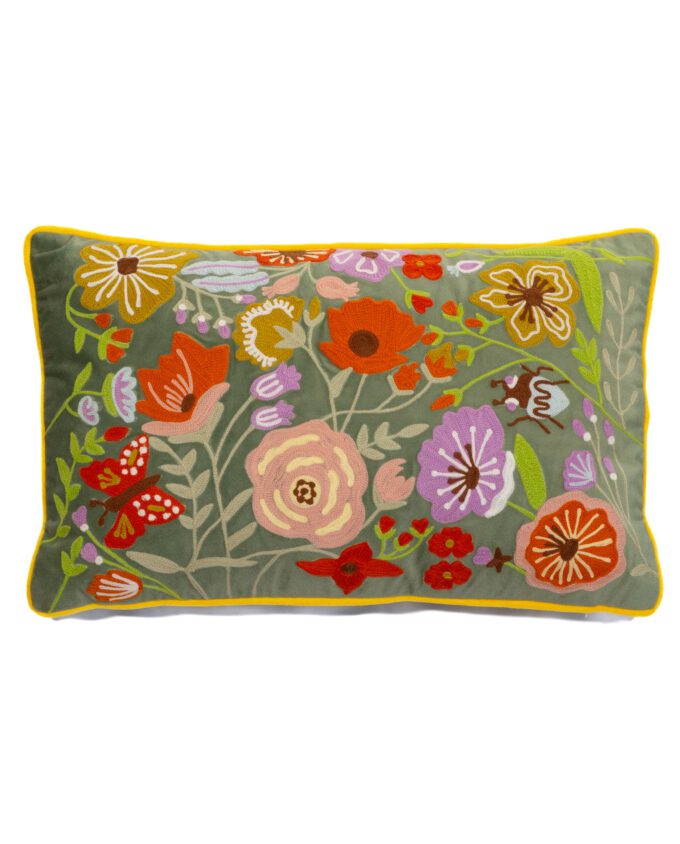 Samtkissen mit floraler Stickerei auf grün-grau