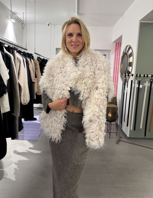 AYASSE - Lammfell Cape ivory